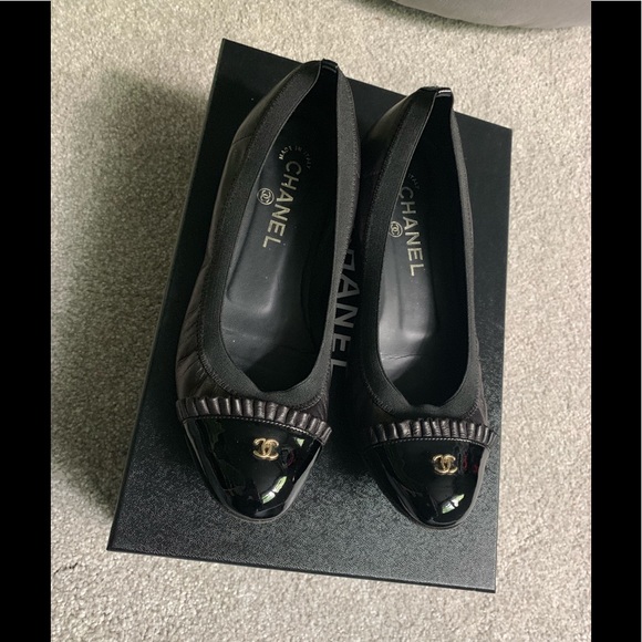 CHANEL Shoes - Chanel flats black